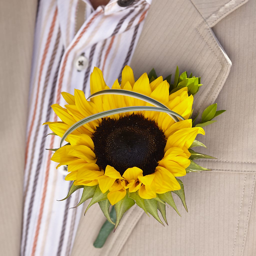 Free Spirit Boutonniere – Coleman Brothers Flowers Inc, Richmond VA