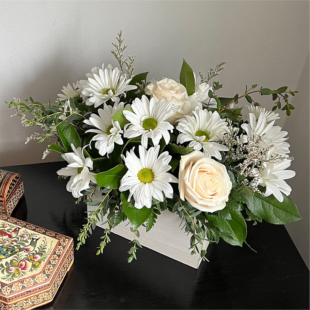 Fresh Linen Box Bouquet –  Coleman Brothers Flowers Inc, Richmond VA
