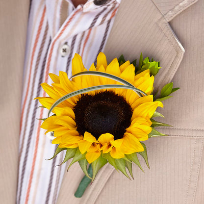 Free Spirit Boutonniere –  Coleman Brothers Flowers Inc, Richmond VA